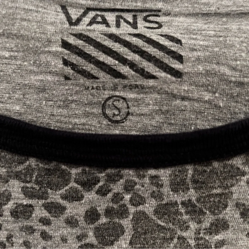 - Vans off the wall classic Black and Gray Women's Top or long sleeve tee - Picture 3 of 5